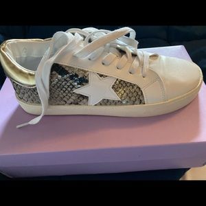 Steve Madden sneakers size 7.5